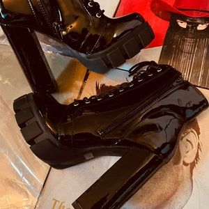 Glamor Goth QUEEN Beautifully Wild Diva Rare Patent platforms 7.5